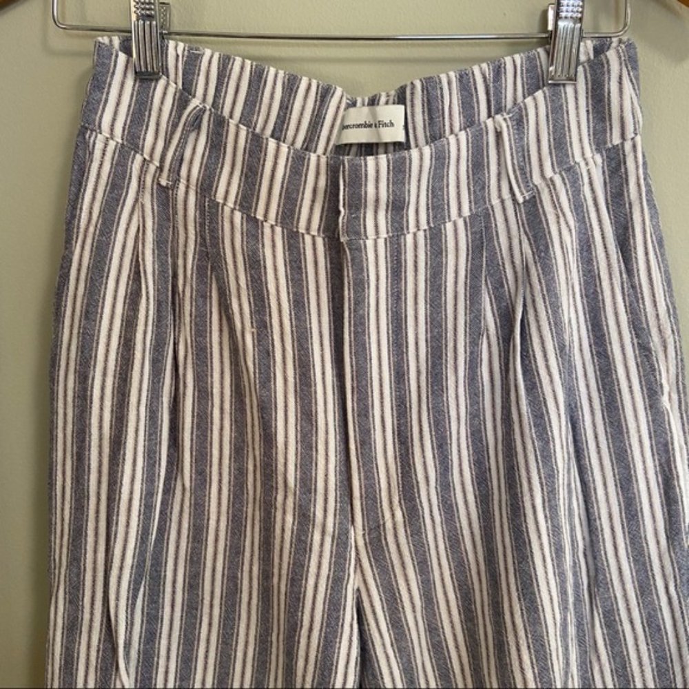 A&F Linen-Blend Pleaded Wide Ultra High Rise Pant - Picture 4 of 8